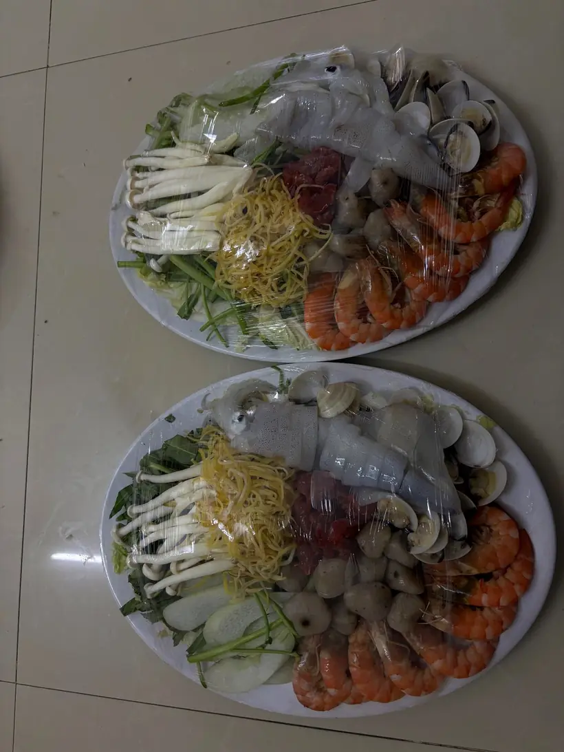 Hải sản tươi em chuẩn bị cho đoàn